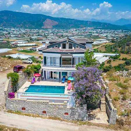 Villa Sessiz Sakin Manzarali Sauna Ve Jakuzili,muestakil Havuzlu
